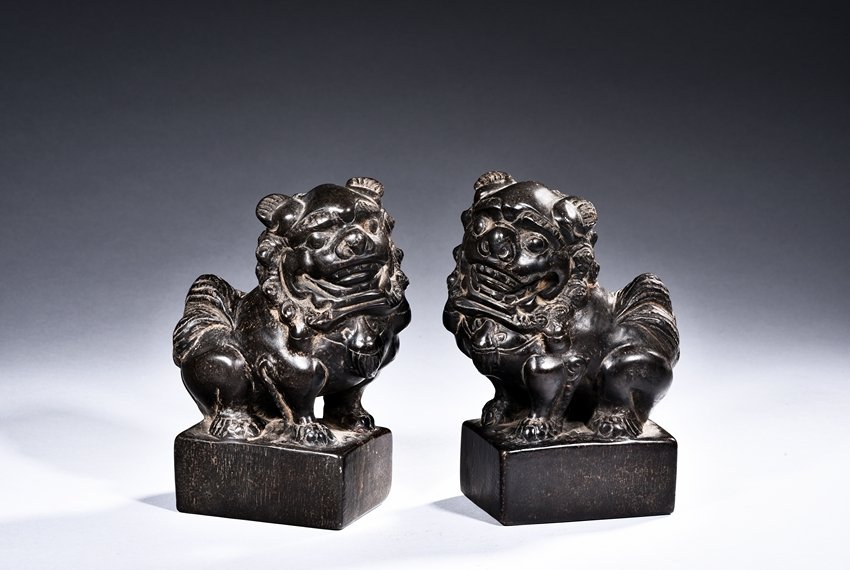 A PAIR OF STONE CARVED LION PAPER WEIGHTS (1 of 5)
