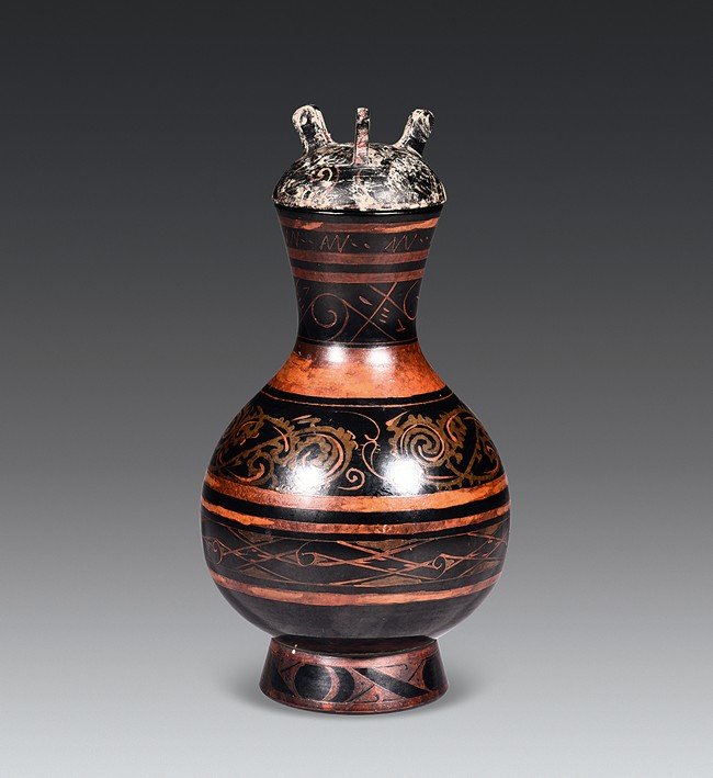 A WOOD LACQUER PAINTED VASE (1 of 7)