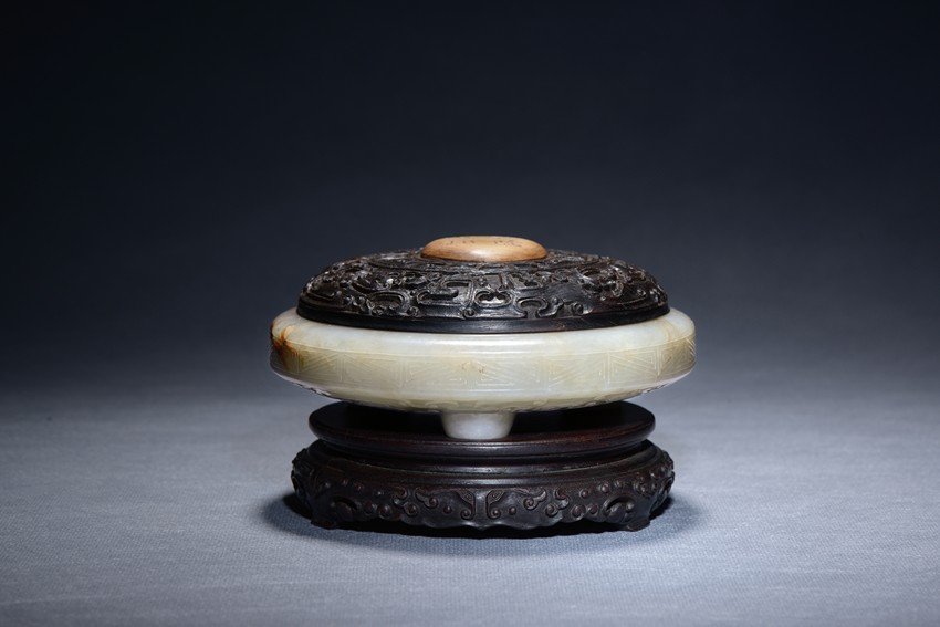 A WHITE JADE CIRCULAR INKSTONE WITH ZITAN COVER (1 of 5)