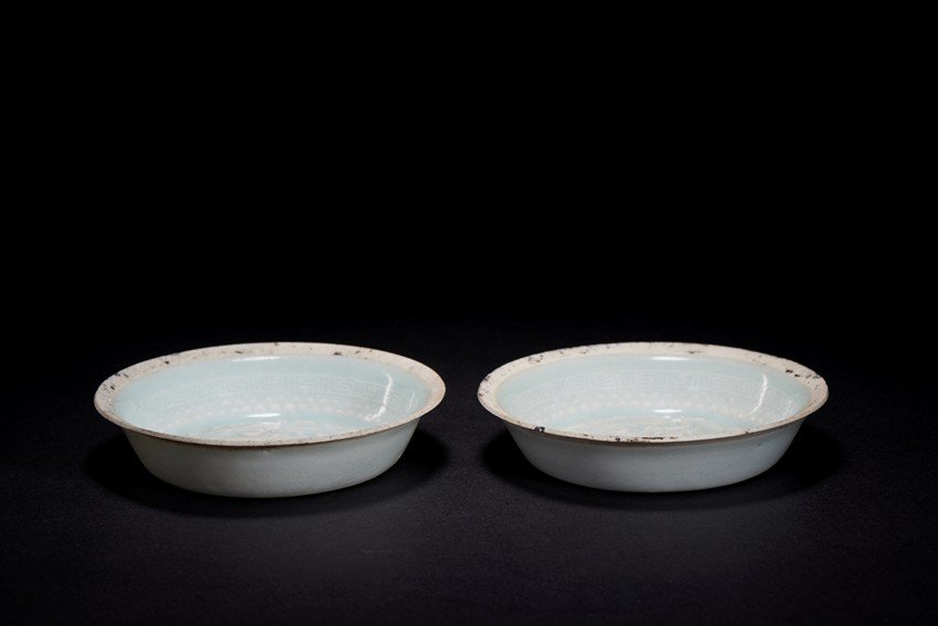 A PAIR OF CELADON GLAZED DISHES (1 of 4)
