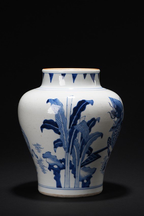 A BLUE AND WHITE 'MYTHICAL BEAST' JAR (1 of 8)