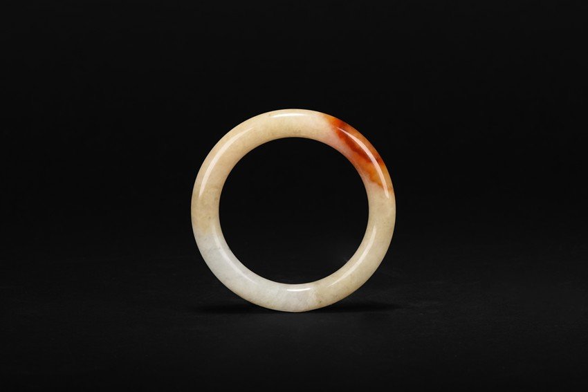 A CARNELIAN JADE BANGLE (1 of 4)