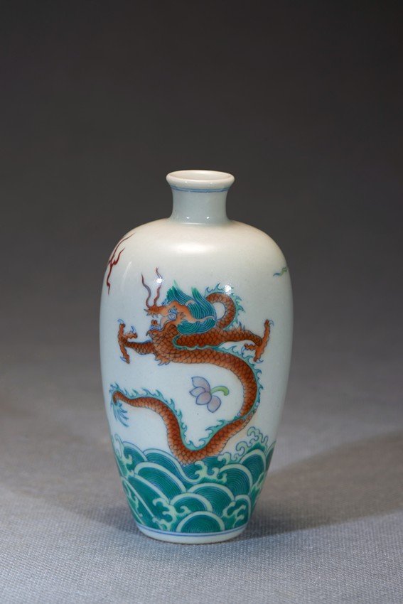 A DOUCAI 'DRAGON' MEIPING VASE (1 of 5)
