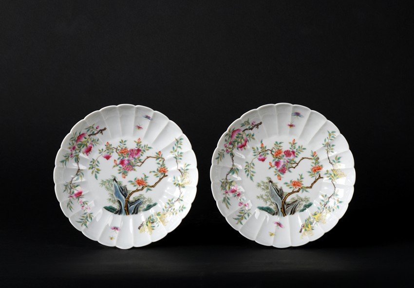 A PAIR OF FAMILLE ROSE CHRYSANTHEMUM DISHES (1 of 6)