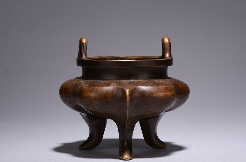 A BRONZE TRIPOD CENSER (1 of 6)
