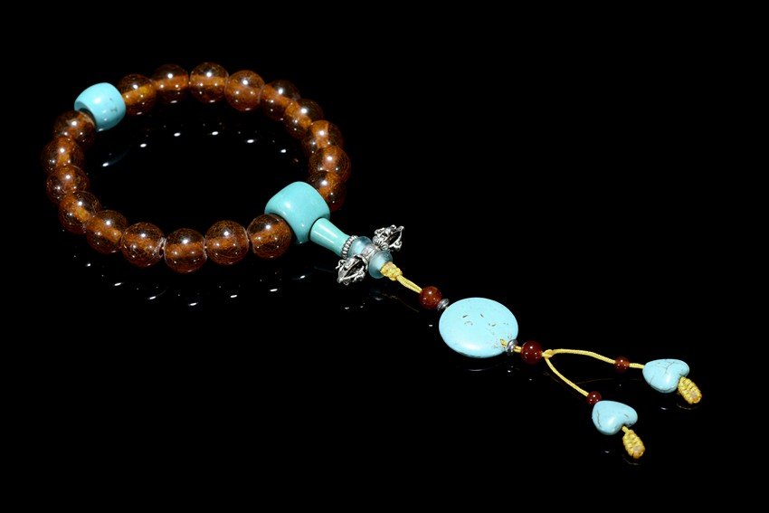 AN AMBER AND TURQUOISE ROSARY BRACELET (1 of 5)
