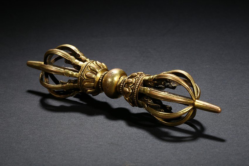 AN IMPORTANT GILT-BRONZE VAJRA WITH INSCRIPTION (1 of 5)