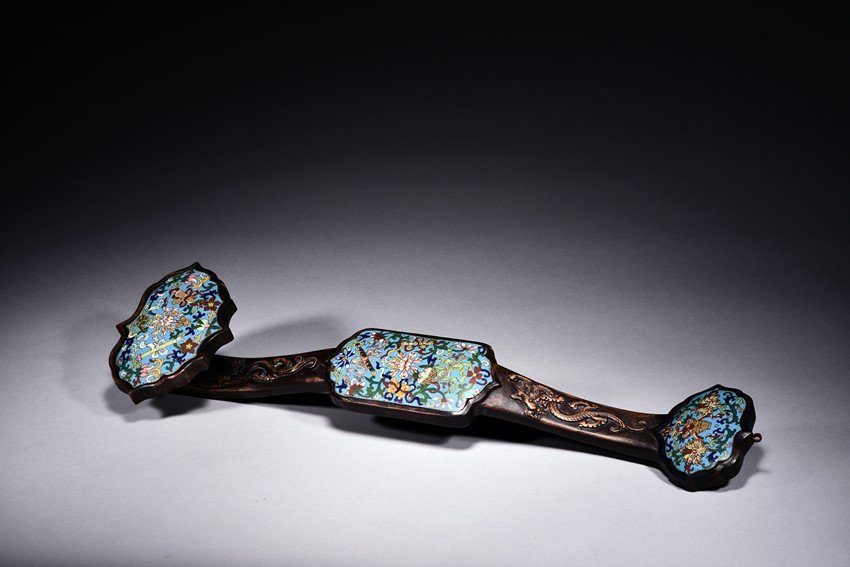 A HARDWOOD RUYI SCEPTER INSET WITH CLOISONNE ENAMEL (1 of 6)