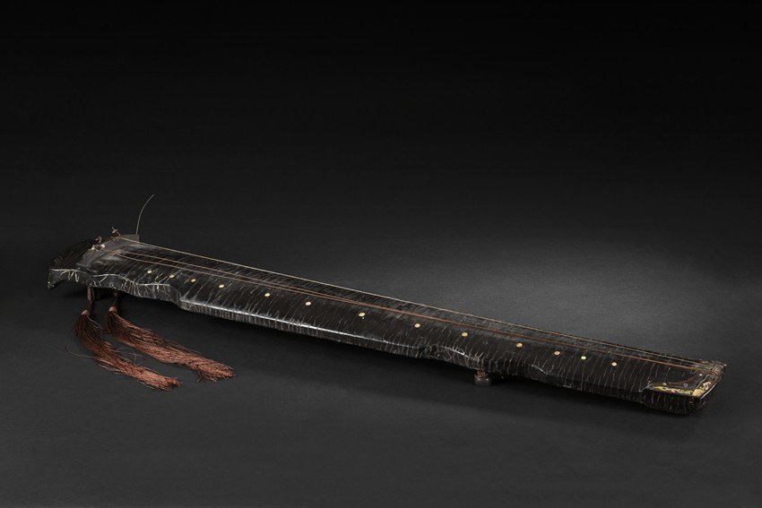 A LACQUERED WOOD GUQIN WITH INSCRIPTIONS (1 of 10)