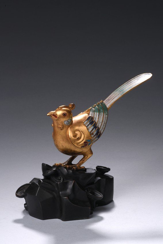 A CLOISONNE ENAMEL MODEL OF MAGPIE (1 of 8)