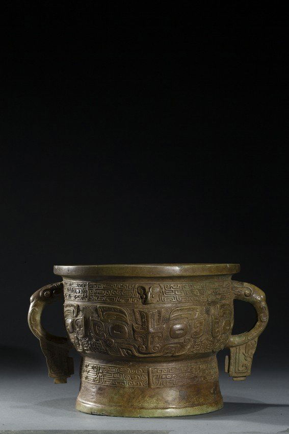 A BRONZE 'TAOTIE' FOOD RITUAL VESSEL GUI (1 of 7)