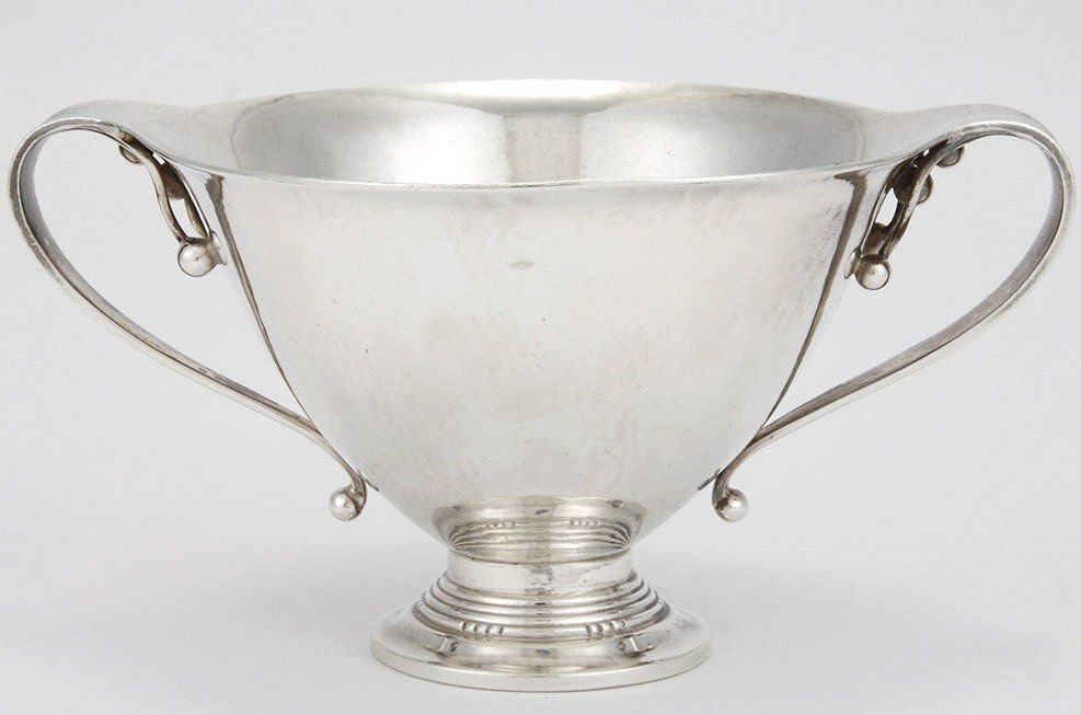 GEORG JENSEN JOHAN ROHDE SAUCE BOWL & LADLE: GEORG JENSEN JOHAN ROHDE SAUCE BOWL & LADLE. THE BOWL IS PATTERN 279 BEARING MARKS OF DESSIN JR 925.S DENMARK STERLING 279 & THE SPPON OR LADLE IS PATTERN 41. THE BOWL IS 3 & 1/2 INCHES IN HEIGHT & 6