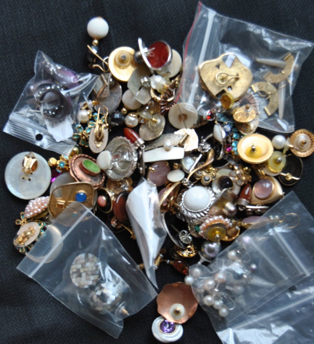 Group of Misc. Earrings: Group of Misc. Earrings