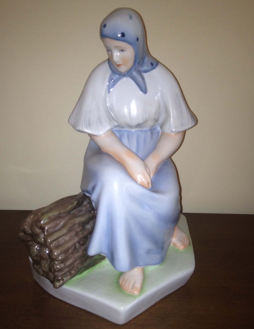 Zsolnay Figure of a Woman: Zsolnay Figure of a Woman, approx height 8-9". From the estate of Mavis Lopater, to benefit the Hans and Mavis Lopater Foundation