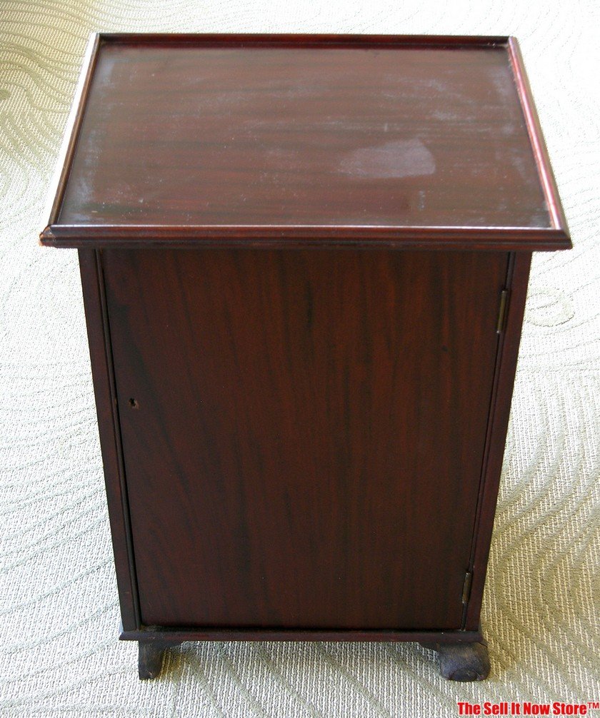 Mahogany Wind Up Victrola Phonograph Stand w/ Storage: This is a wind up phonograph stand. It does not have a manufacturer but it is mahogany and in good condition. The only exception is the foot that is missing part of the base as shown in the photos.