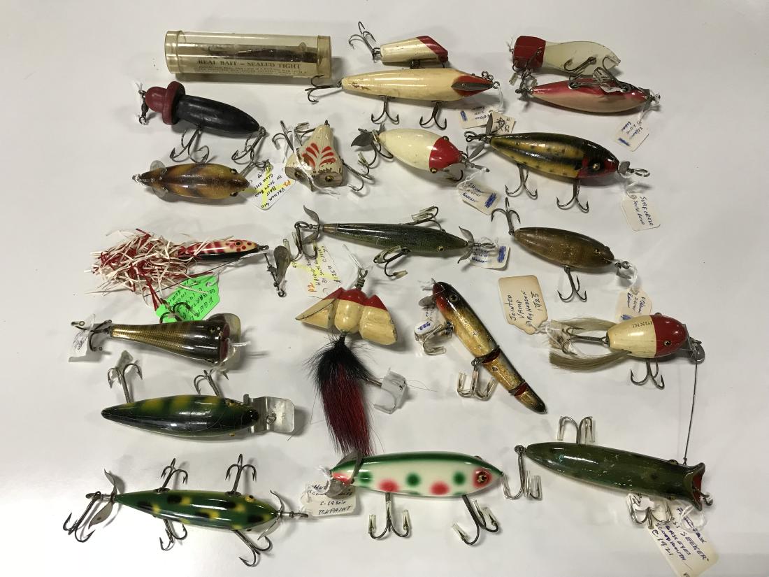 Group Lot Vintage Fishing Lures: Group Lot Vintage Fishing Lures