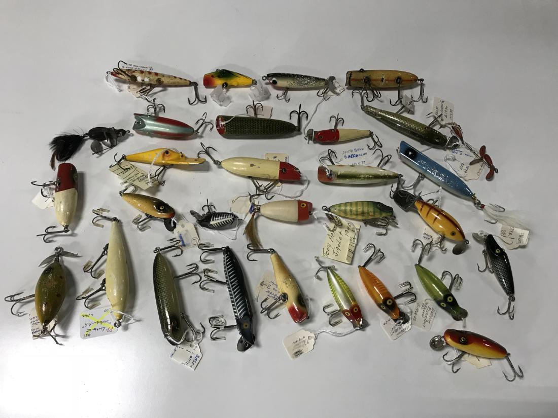 Group Lot Vintage Fishing Lures: Group Lot Vintage Fishing Lures