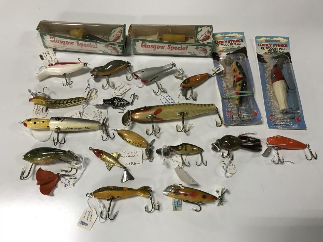 Group Lot Vintage Fishing Lures: Group Lot Vintage Fishing Lures