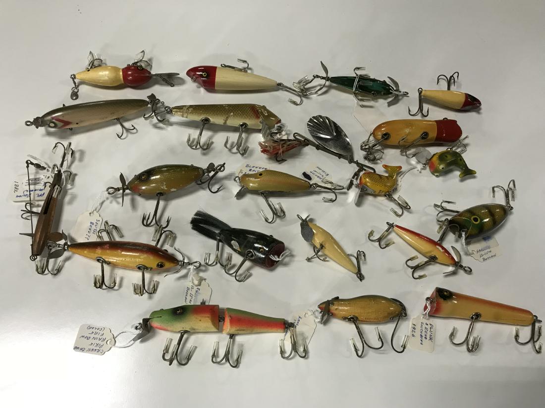 Group Lot Vintage Fishing Lures: Group Lot Vintage Fishing Lures