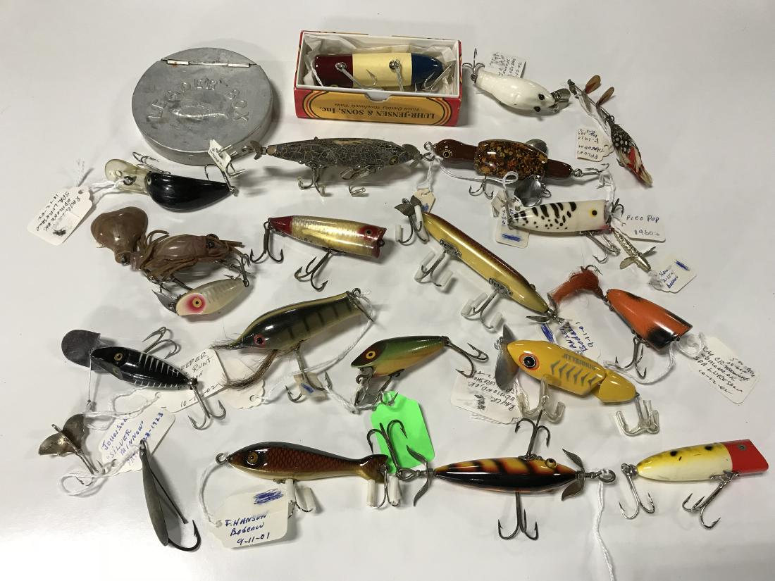 Group Lot Vintage Fishing Lures: Group Lot Vintage Fishing Lures