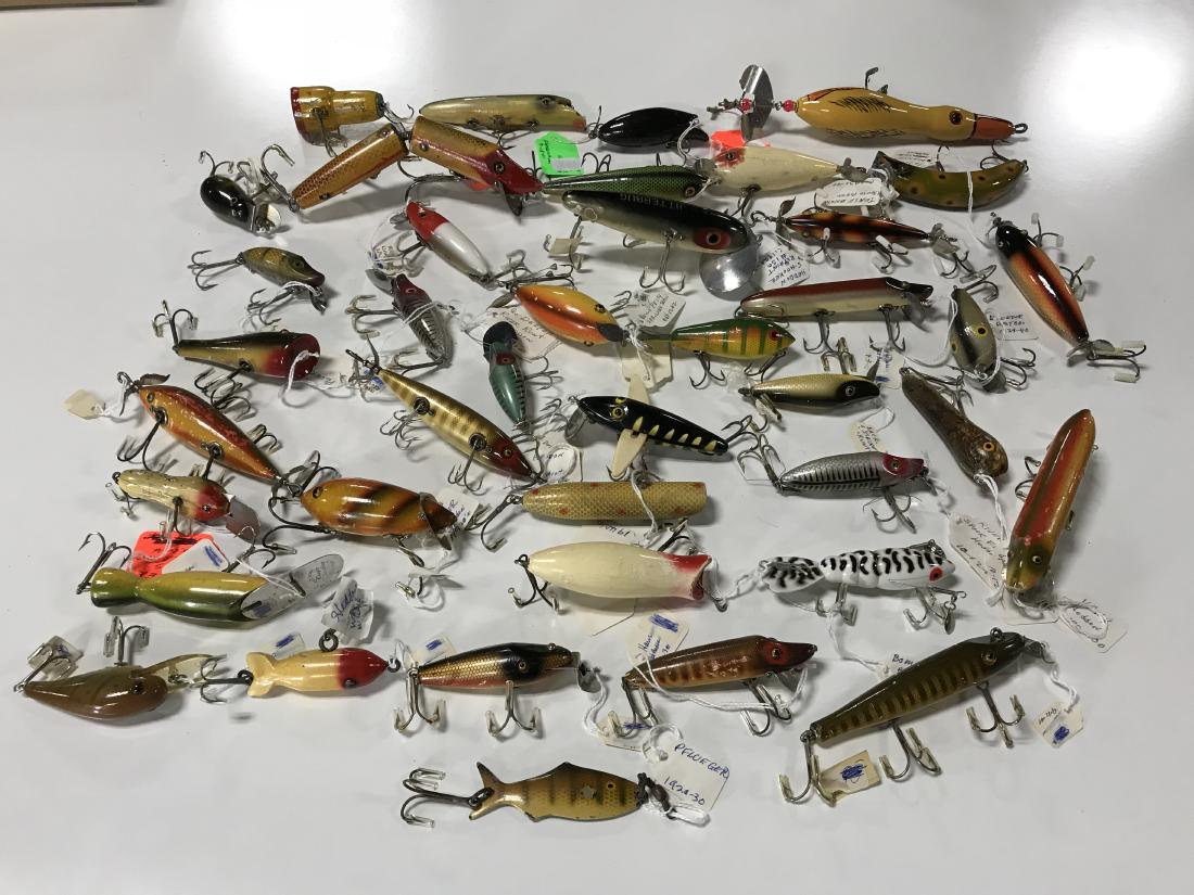 Group Lot Vintage Fishing Lures: Group Lot Vintage Fishing Lures