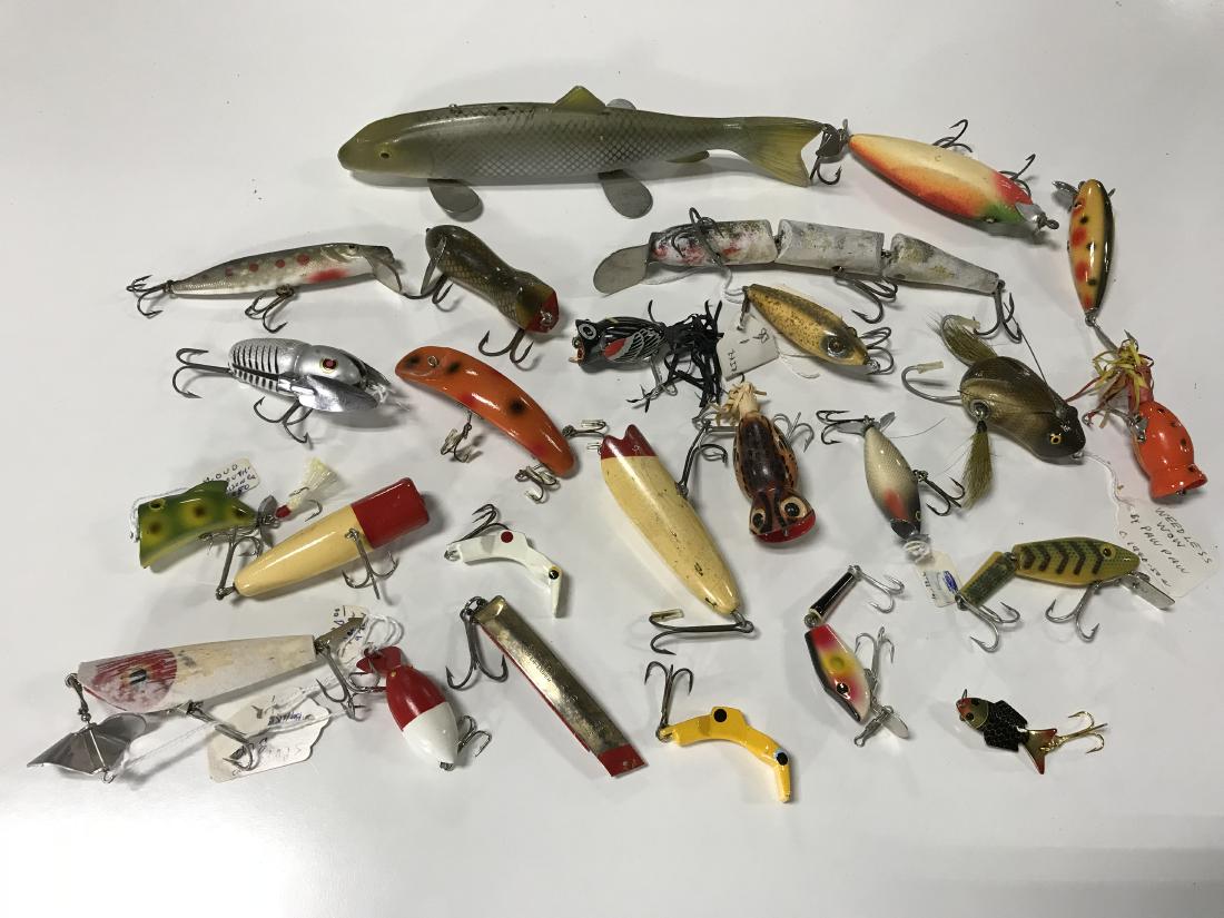 Group Lot Vintage Fishing Lures: Group Lot Vintage Fishing Lures
