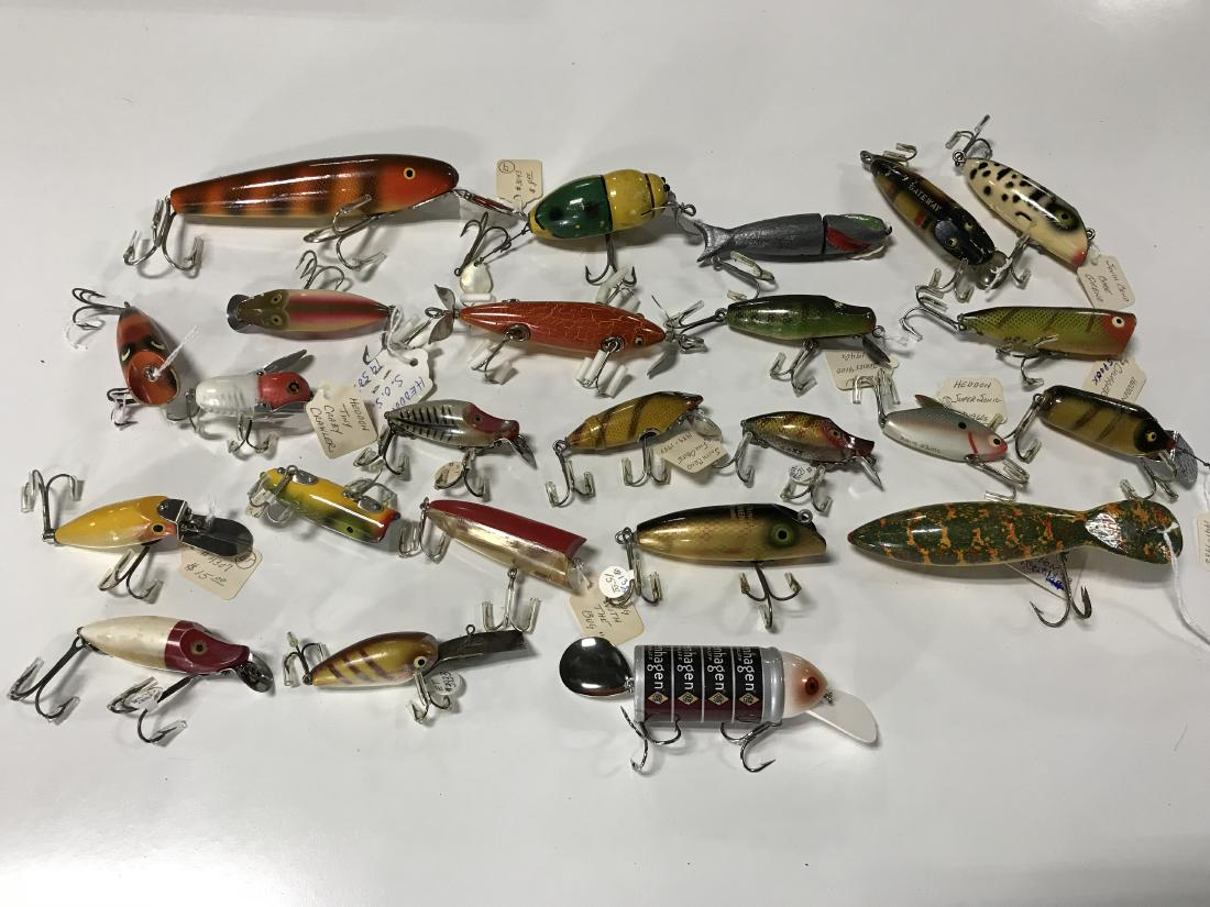 Group Lot Vintage Fishing Lures: Group Lot Vintage Fishing Lures