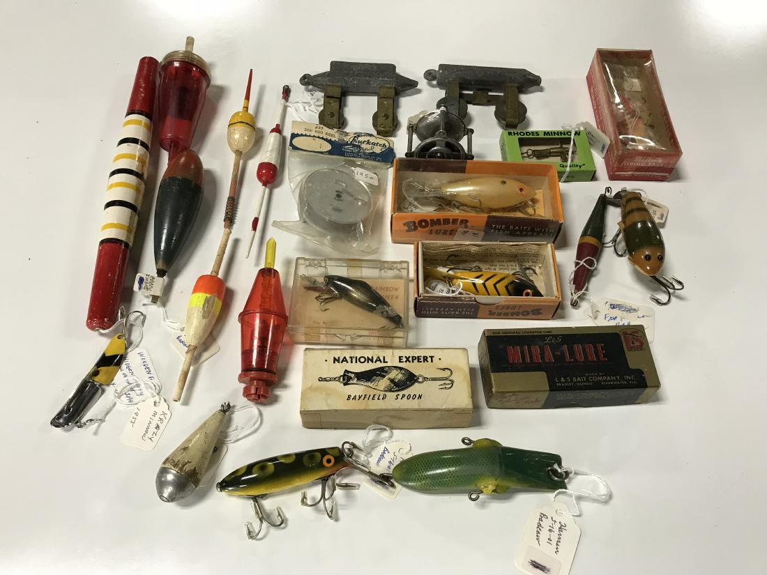 Group Lot Vintage Fishing Lures: Group Lot Vintage Fishing Lures