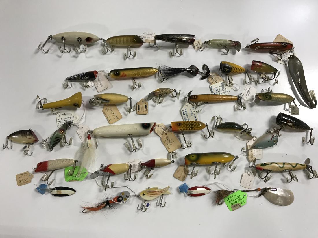 Group Lot Vintage Fishing Lures: Group Lot Vintage Fishing Lures