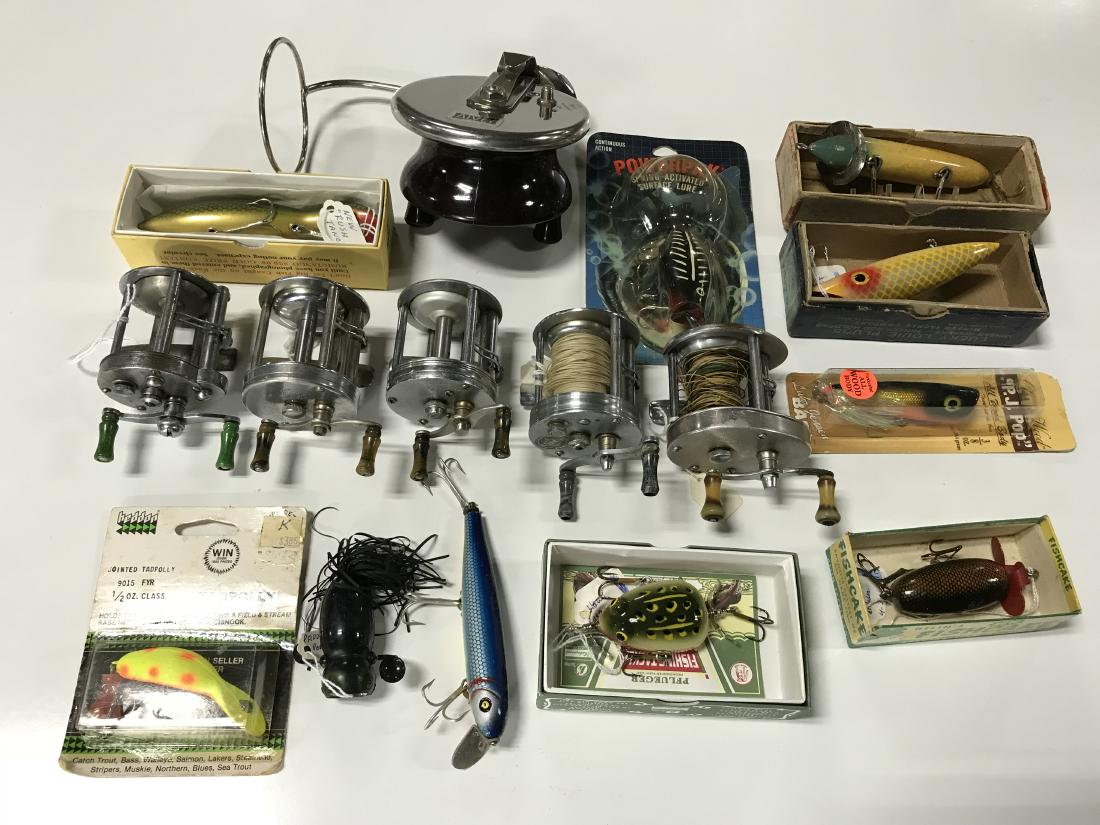 Group Lot Vintage Fishing Lures & Reels: Group Lot Vintage Fishing Lures & Reels