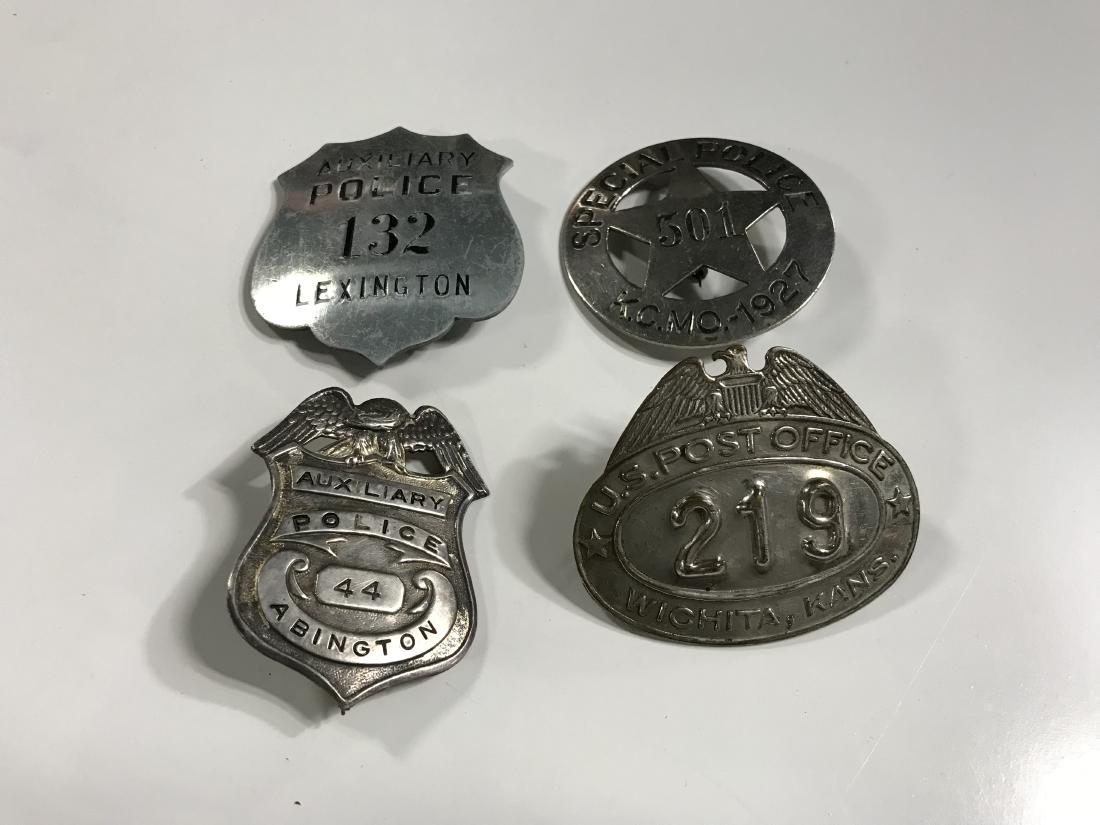 Group Lot 4 Vintage Badges: Group Lot 4 Vintage Badges