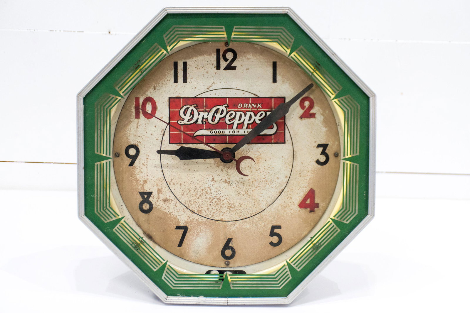 Dr. Pepper Neon Clock - works 18 1/2" x 18 1/2": Dr. Pepper Neon Clock - works 18 1/2" x 18 1/2" x 6 1/2"