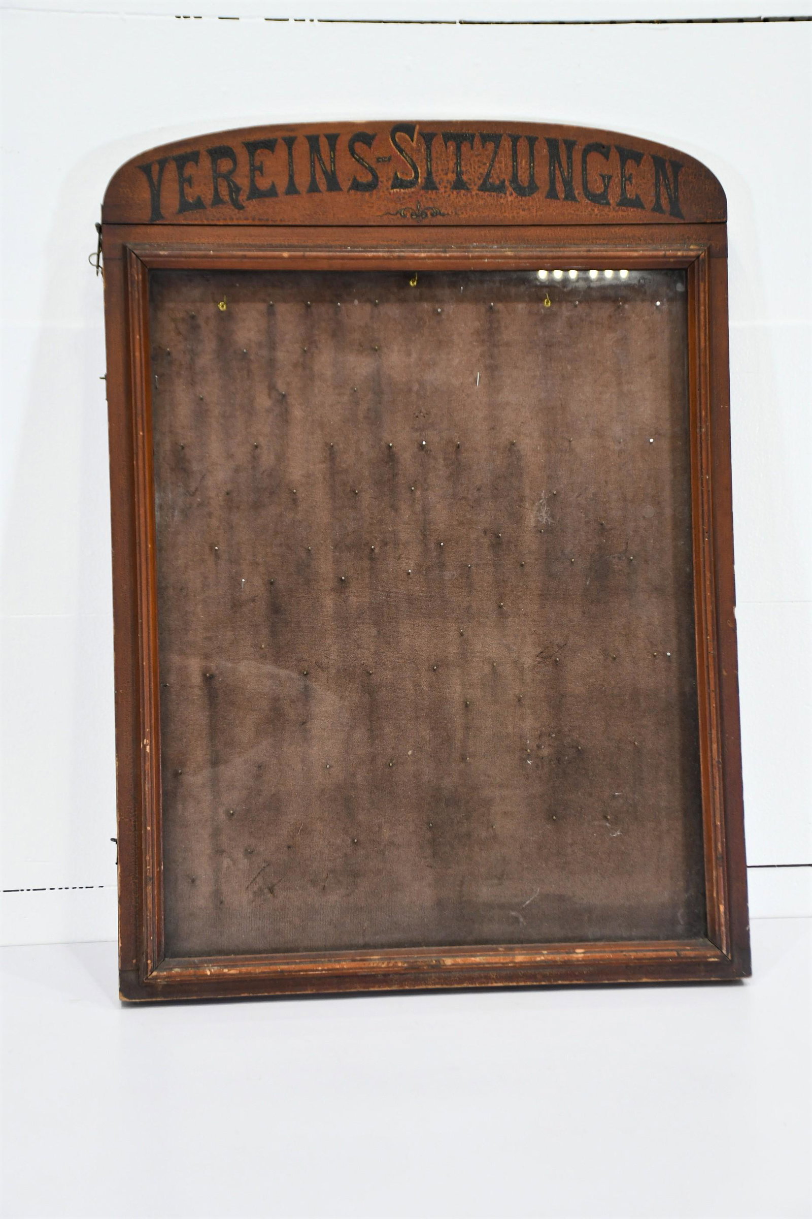 Hotel Key Display 33 1/2"  x   24 1/2" (1 of 4)