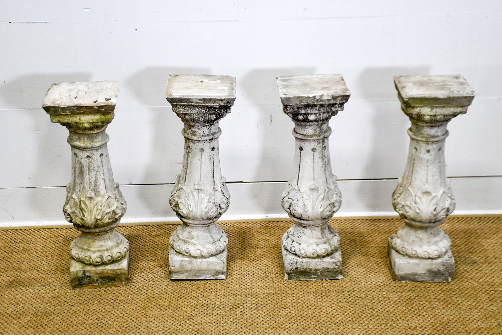 4 pc Concrete Balustrade Lot 24"H, 8" x 8": 4 pc Concrete Balustrade Lot 24"H, 8" x 8"