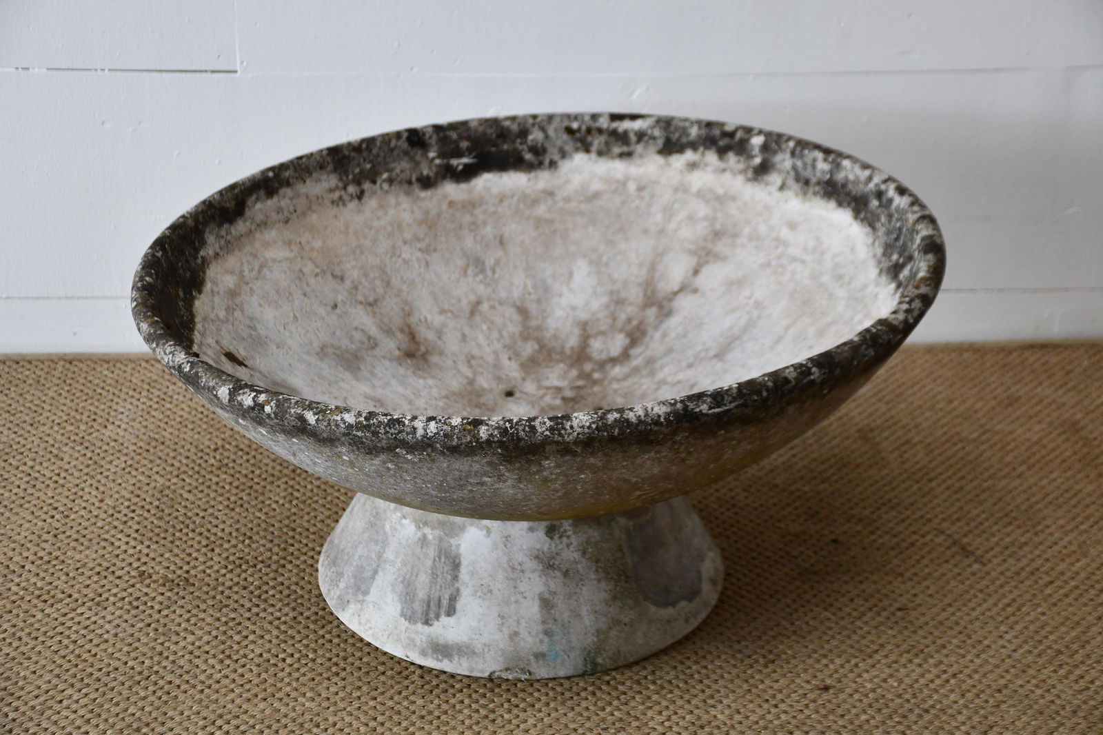 Willy Guhl Garden Planter 16"H, 31 1/2" diam. (1 of 4)