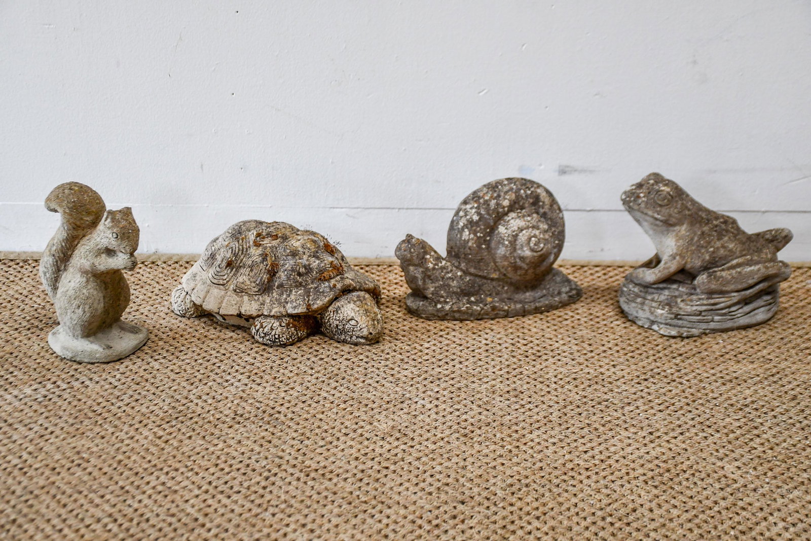 4pc. Lot of Concrete frog / snail / squirrel / turtle (1 of 6)