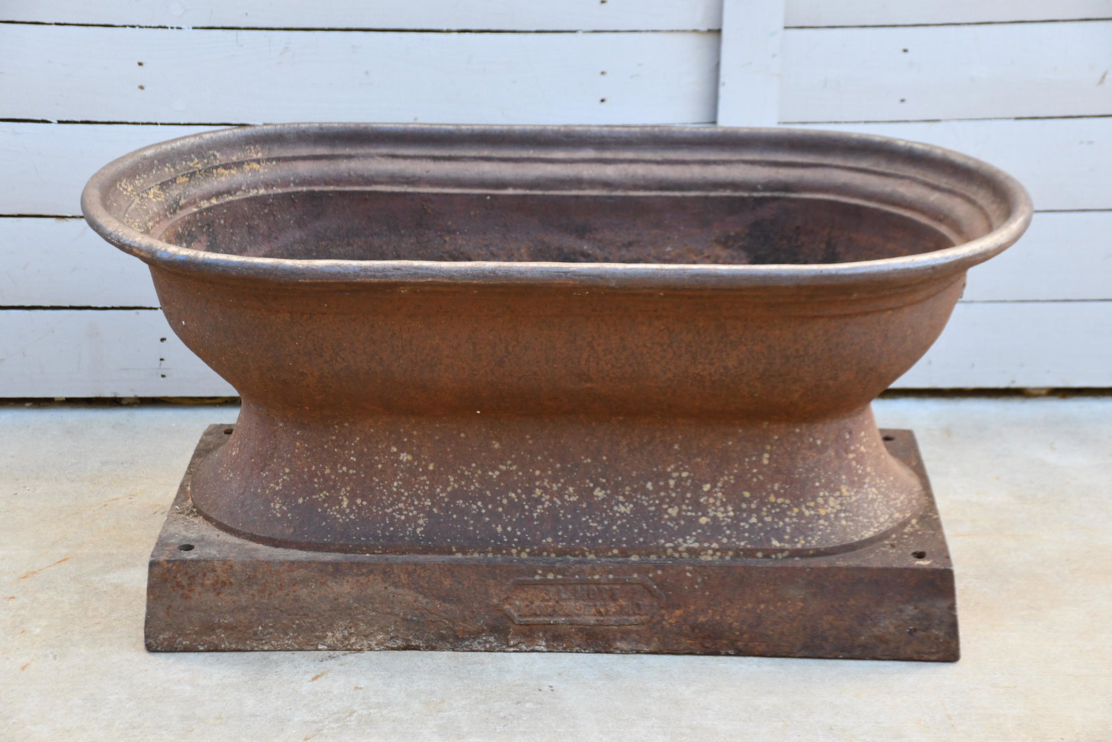 J L Mott Iron Works Cast Iron Horse Water Trough 22"H,: J L Mott Iron Works Cast Iron Horse Water Trough 22"H, 47" x 24"