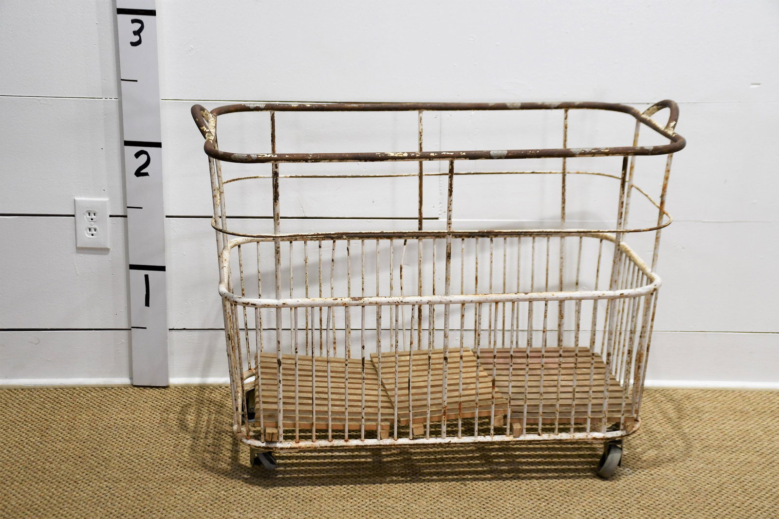 French Baguette Cart one wheel is bad / 31" H x 40" L x 20 1/2" W: French Baguette Cart one wheel is bad / 31" H x 40" L x 20 1/2" W