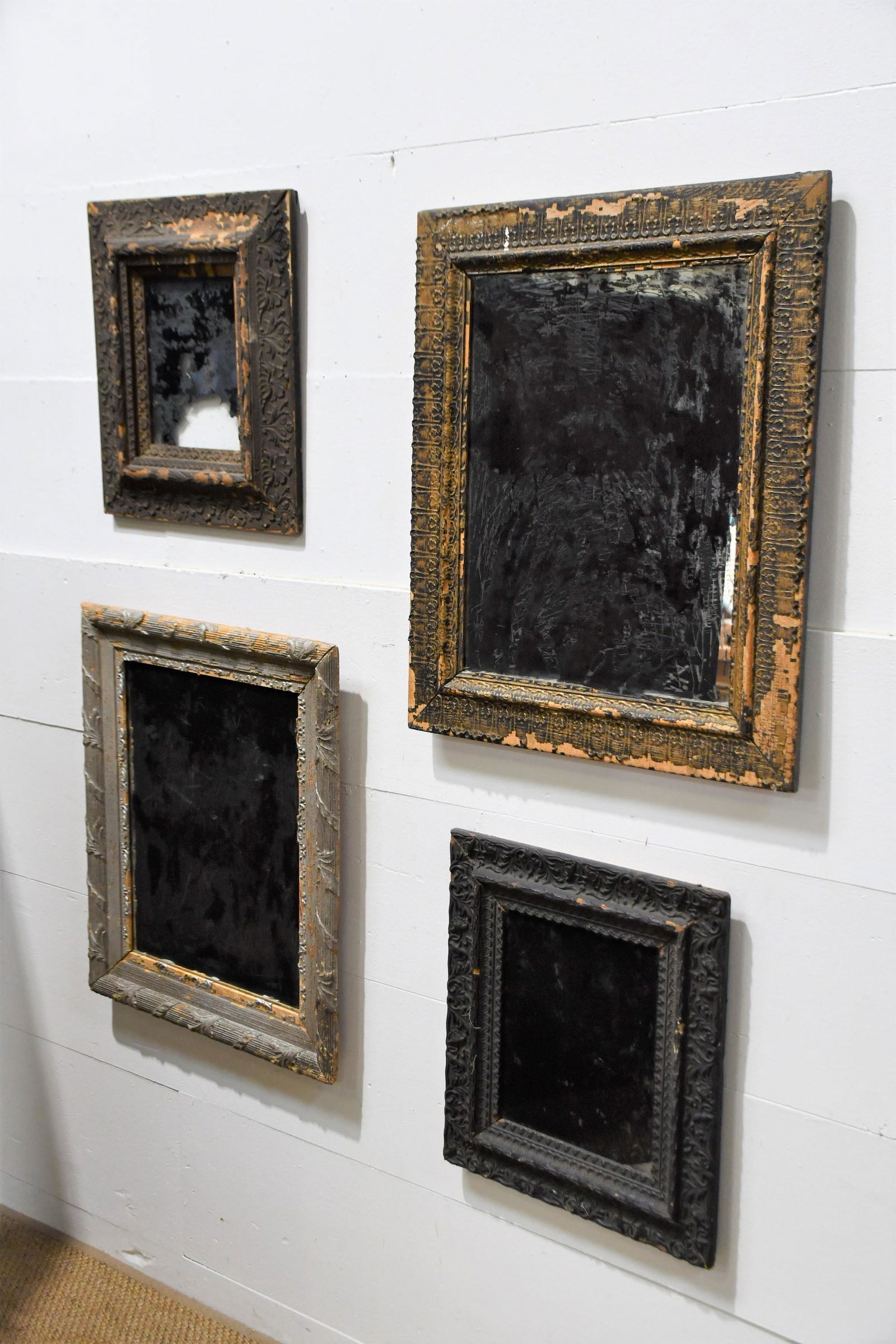 4 PC Distressed Mirrors 26 1/2" x 22 1/2" / 19" x 17" / 27" x 23" / 19 1/2" x 17" (1 of 9)