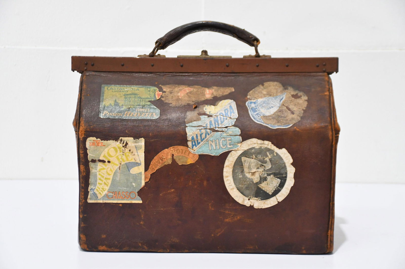 Vintage Leather Travel Bag 14"H  x  16 1/2"  x  9" (1 of 5)