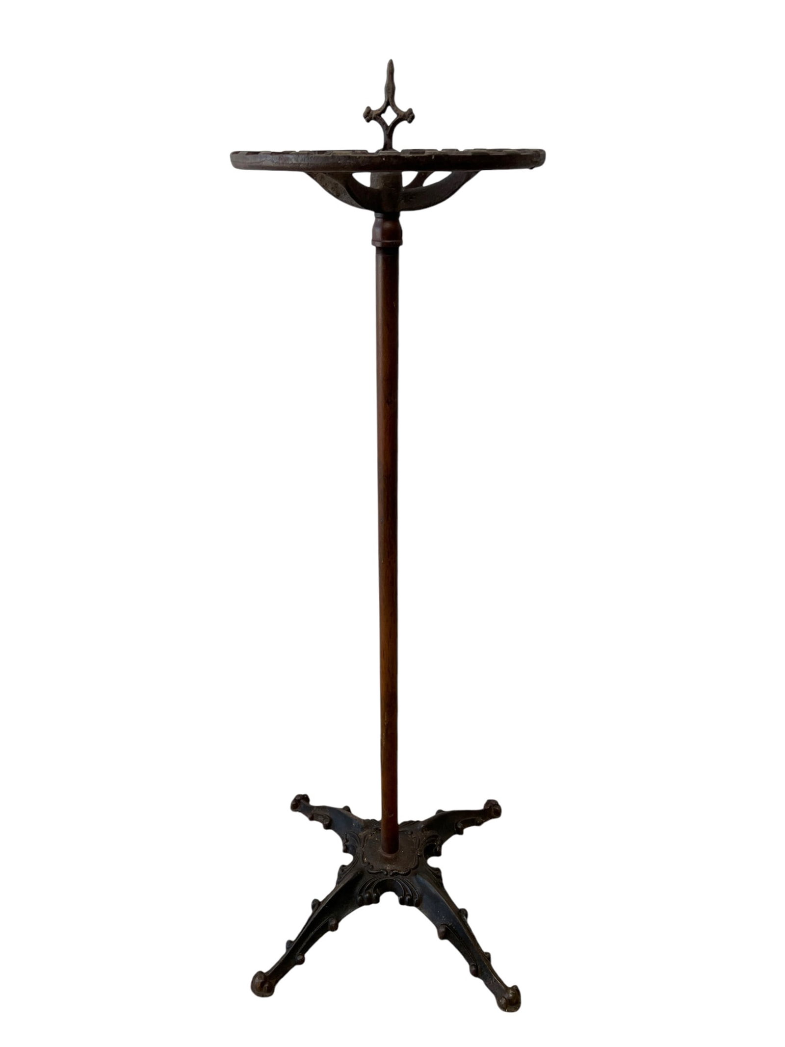 Metal Clothes Rounder 71 1/2"H, 24"L, 24"W: Metal Clothes Rounder 71 1/2"H, 24"L, 24"W