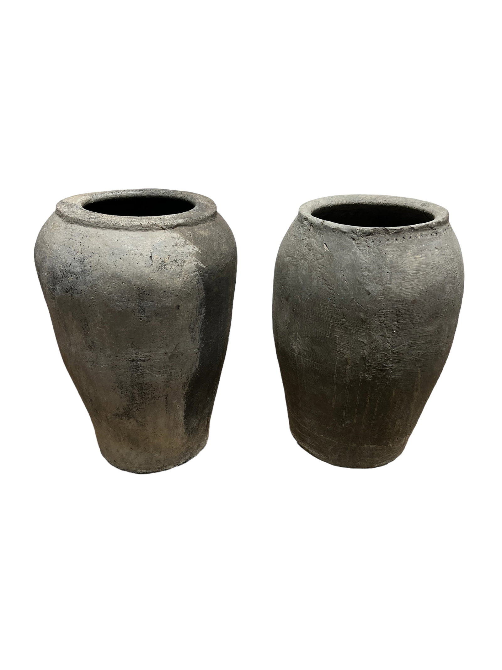 Pair of Garden Pots 27 1/4"H x 18"D / 26 1/2"H x 17 1/2"D: Pair of Garden Pots 27 1/4"H x 18"D / 26 1/2"H x 17 1/2"D
