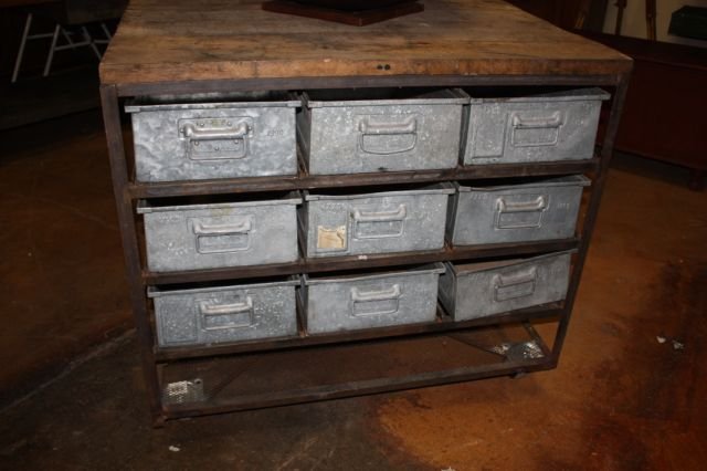 Industrial Cart with Drawers: Industrial Cart with Drawers