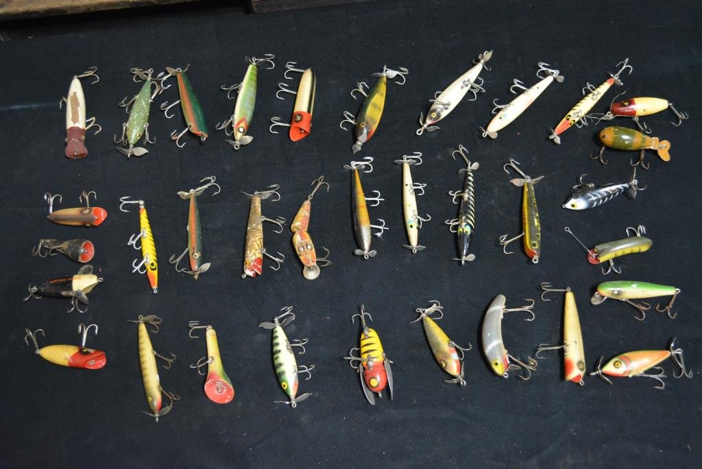 34-Piece Lot of Wooden Fishing Lures: 34-Piece Lot of Wooden Fishing Lures