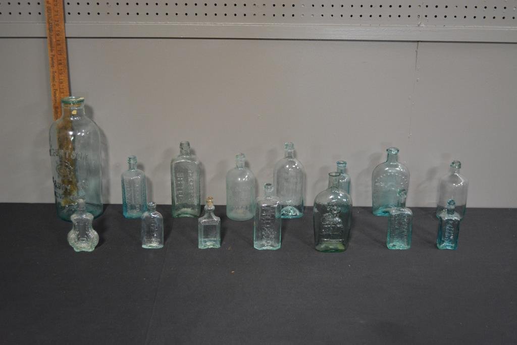 15-Piece Early American Bottle Lot *Jean Hess (1 of 5)