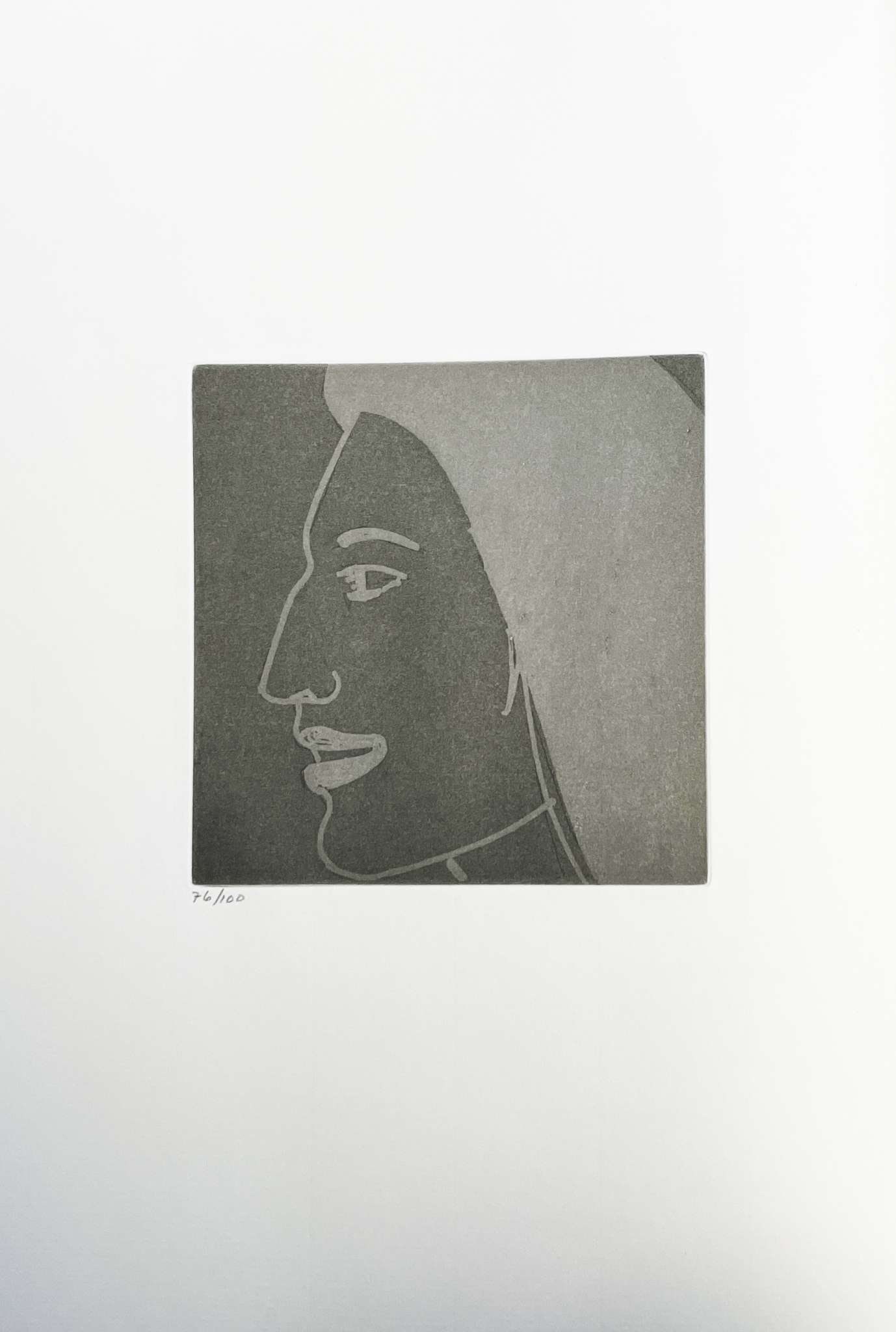Alex Katz - Gloria: Artist: Alex KatzTitle: GloriaYear: 2005Edition: From the rare limited edition of 100Publisher: Arion PressSuite: GloriaOriginal Etching on paperCondition: Excellent