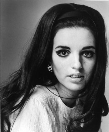 Francesco Scavullo - Liza Minneli (Hollywood Women portfolio): Artist: Francesco Scavullo Title: Liza Minneli (Hollywood Women portfolio) Year: 1967/2004 Dimensions: 24 x 20 in. Publisher: the Motion Picture Group, Inc. Suite: Hollywood Women portfolio Medium: