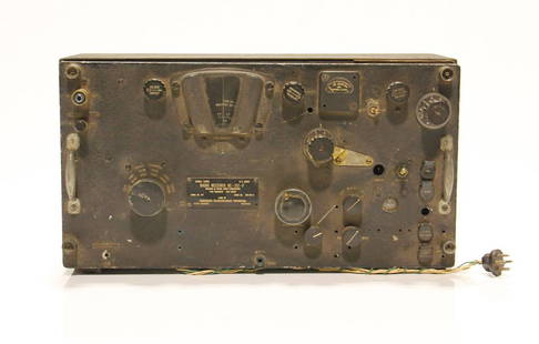 WWII U.S. Army Military Radio: Offered Without Reserve - There is NO ESTIMATE on this item. - Vintage Original WWII U.S. Army Military Radio - LOCAL PICK UP ONLY