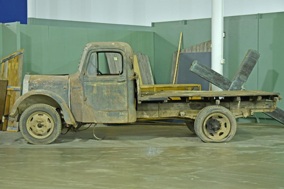Original Circa Late '30s Mercedes-Benz Flatbed Truck (1 of 12)