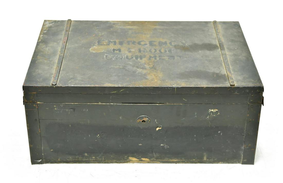 Original WWII German Army Medical Case with Supplies (1 of 4)